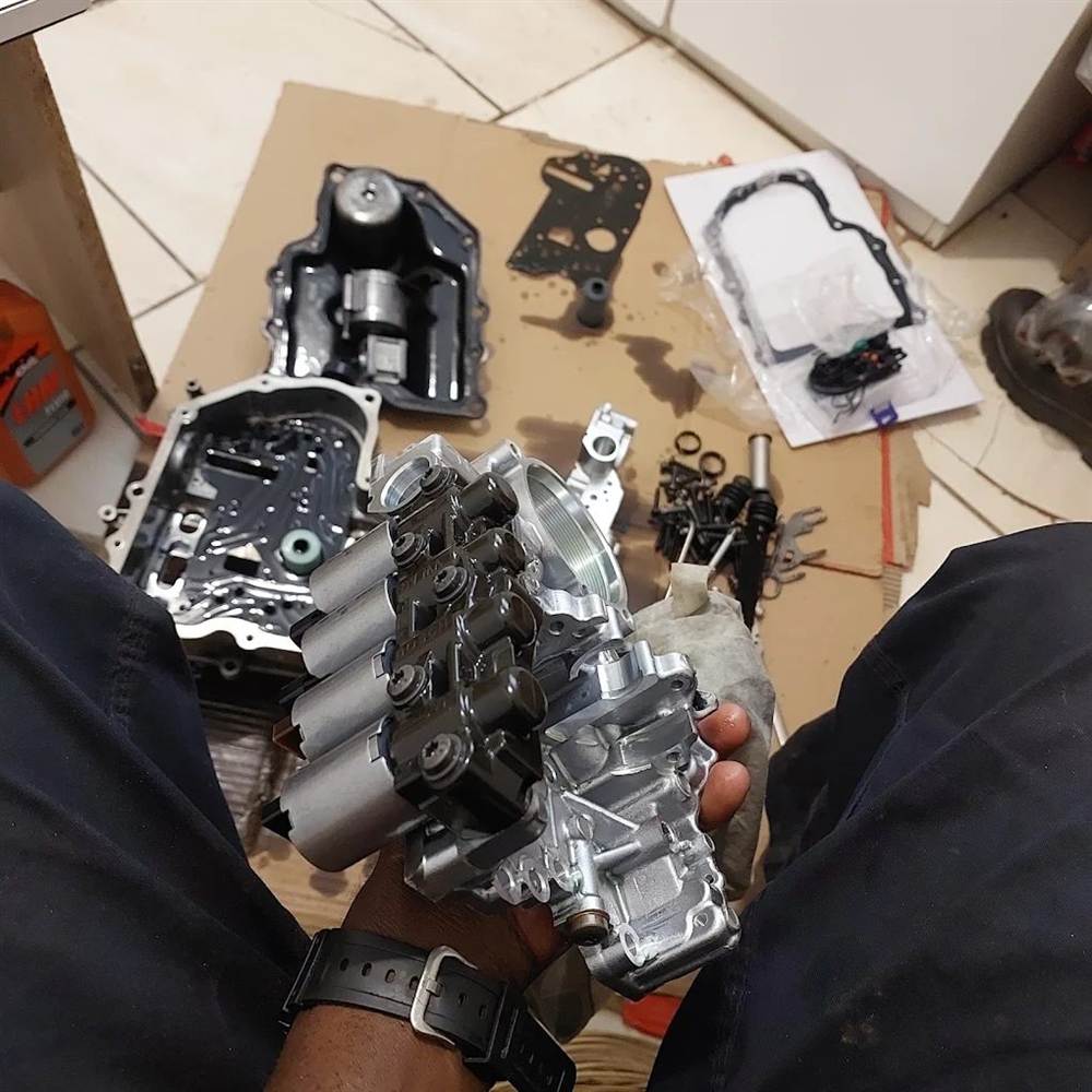 Computerised vehicle diagnostics in progress